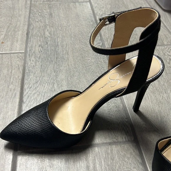 Size 9M Jessica Simpson black stilettos. - Picture 3 of 6